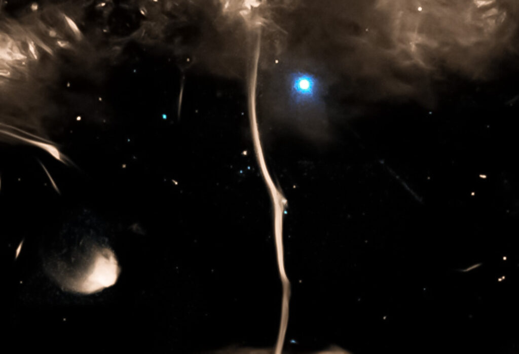 Vista completa de la Serpiente Cósmica G359.13 en el centro galáctico