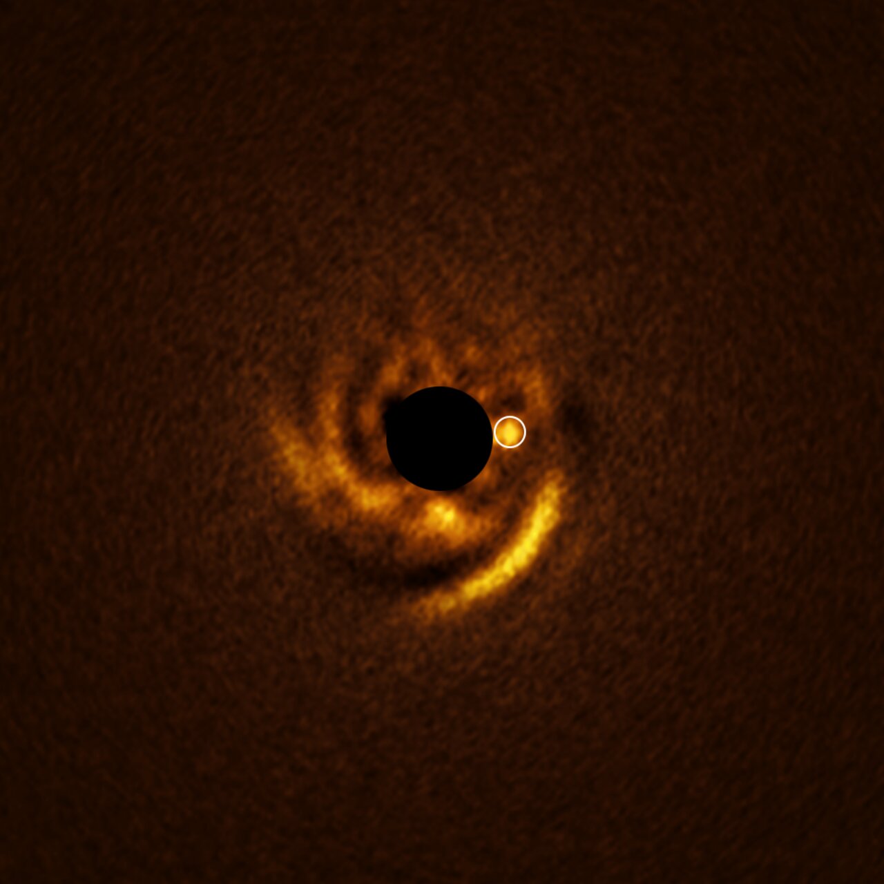 Un disco y un candidato a planeta alrededor de la estrella HD 135344B vistos con ERIS