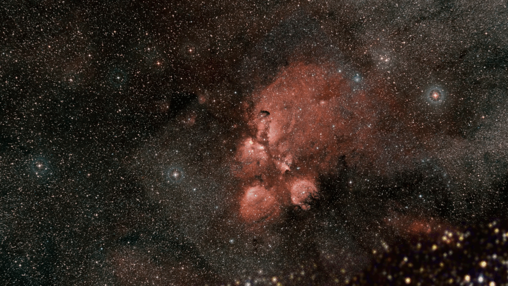 Nebulosa Pata de Gato y regiones adyacentes en infrarrojo