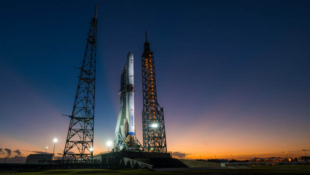 Imagen del New Glenn antes del lanzamiento de la misión ESCAPADE