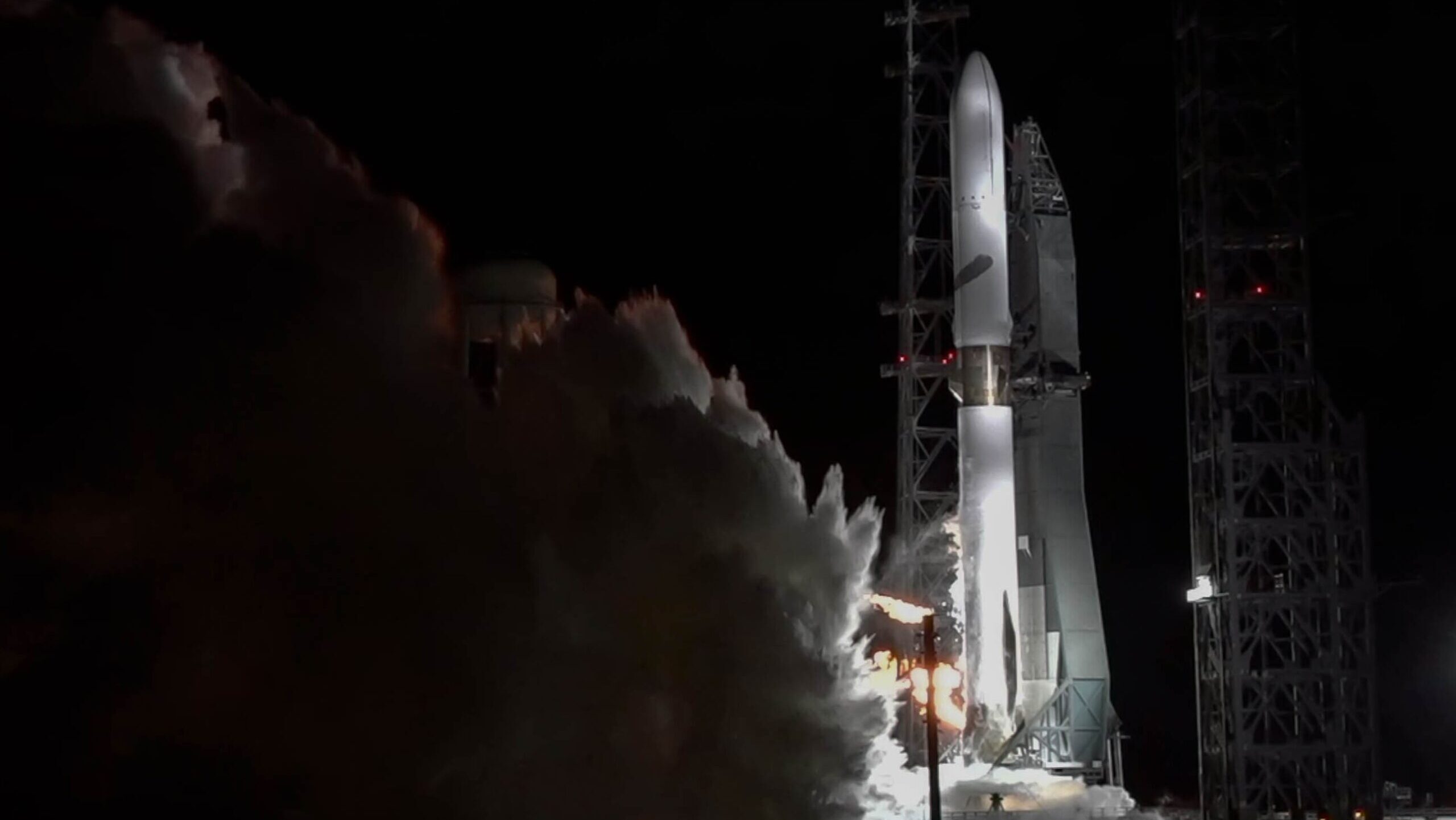 Imagen de la prueba de fuego estático del NG-02 para la misión ESCAPADE