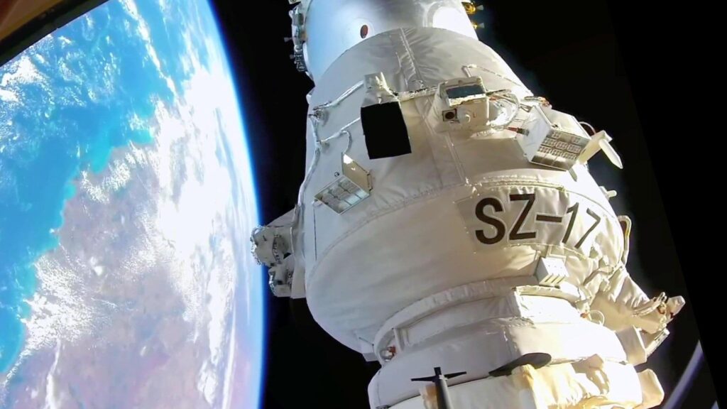 Shenzhou 17 atracada a la estación espacial Tiangong