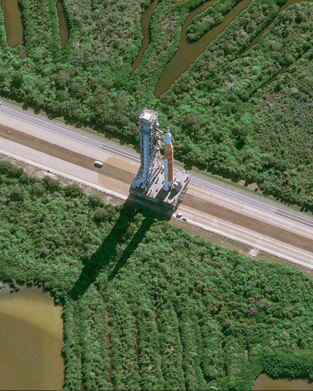 Fotografía del Roll Out del SLS de Artemisa 2