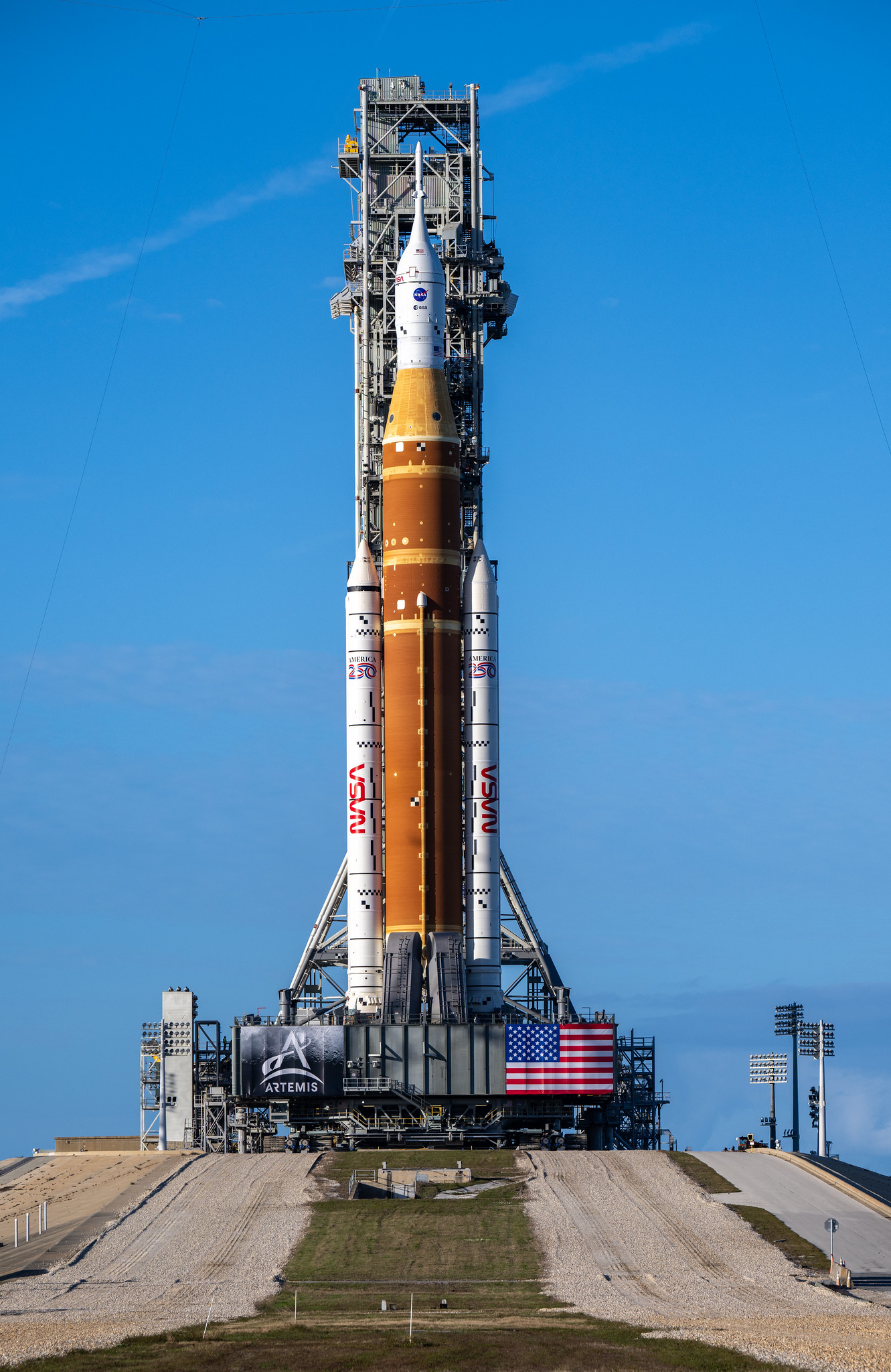 Cohete SLS de la misión Artemisa 2