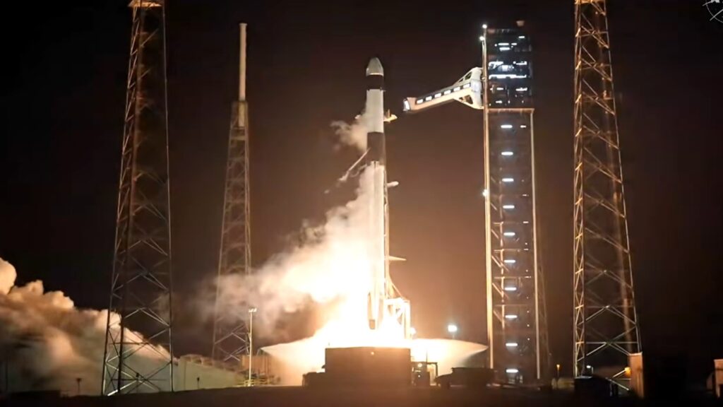 Imagen del lanzamiento de la misión Crew 12