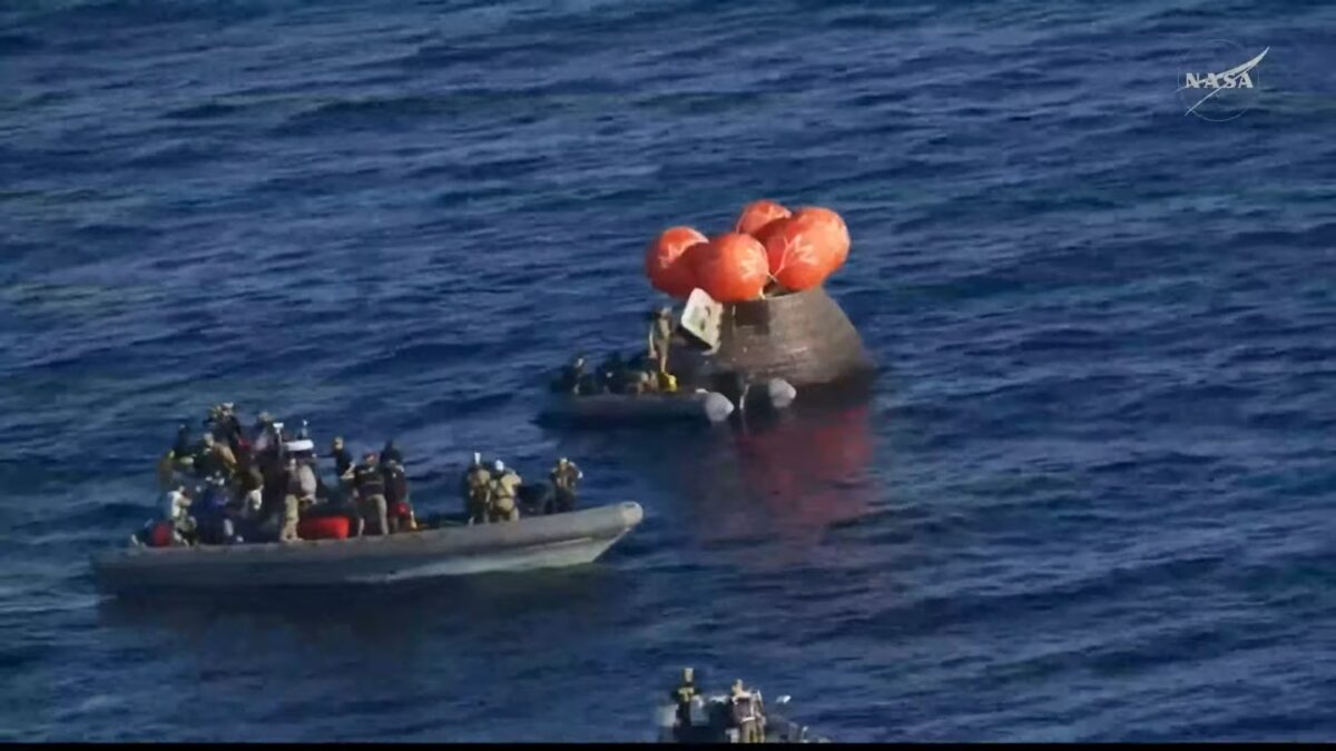 Apertura de la escotilla de la Orion