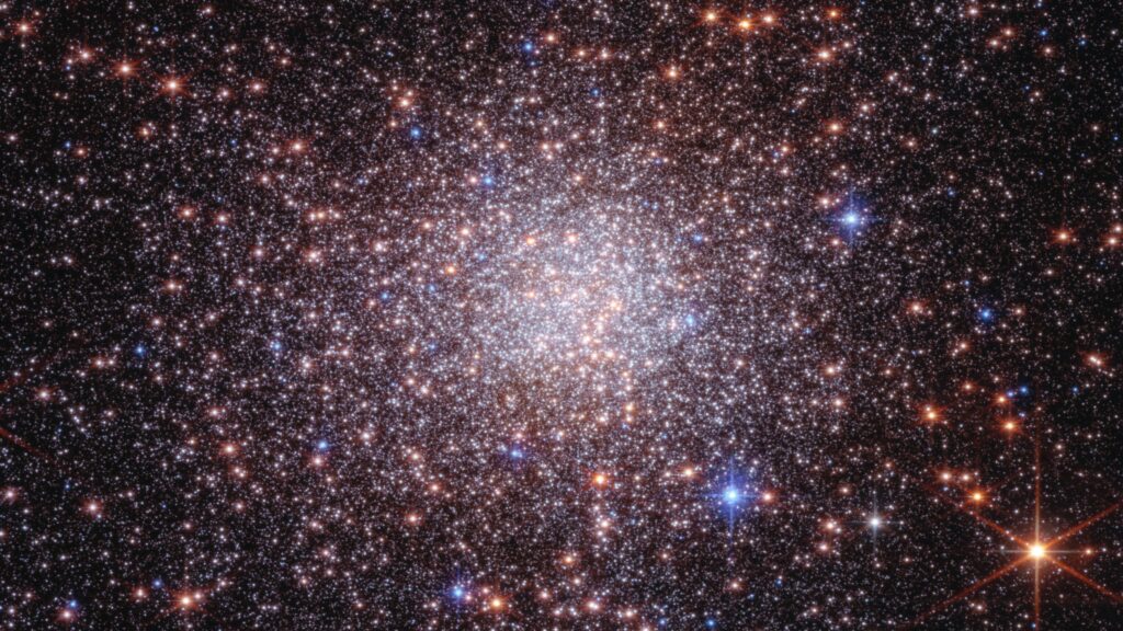 Terzan 5 observado por Webb y Hubble en el centro de la Vía Láctea