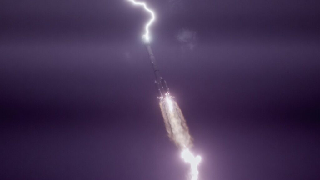 Imagen del momento exacto del impacto del rayo