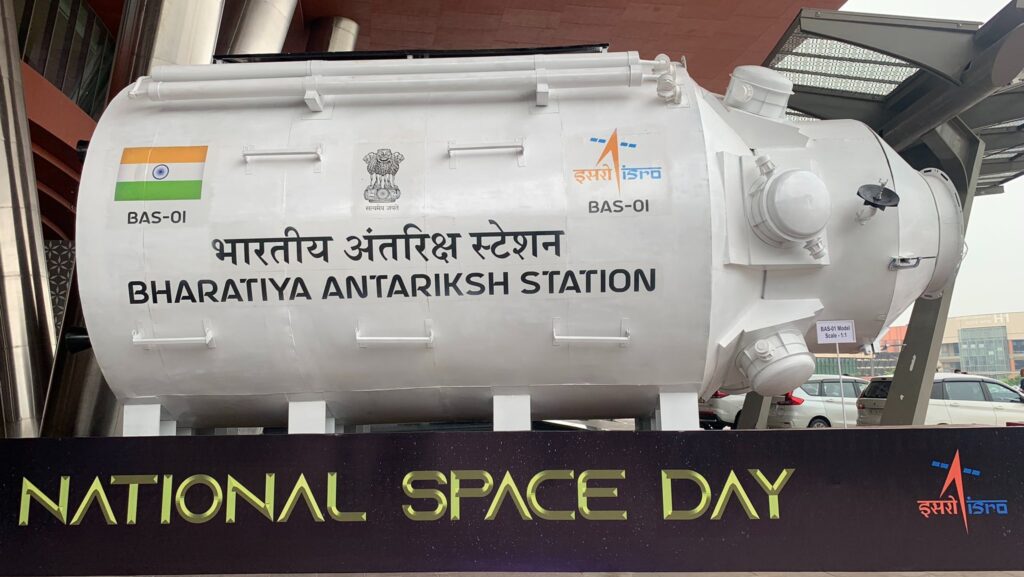 Maqueta escala real del módulo inicial de la Estación Espacial India