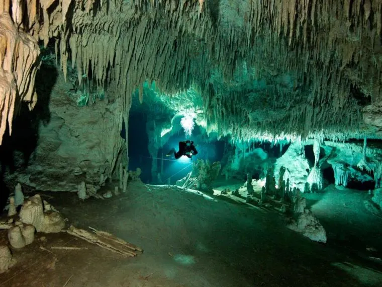 cueva subacuaticam